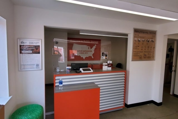 Facility photo: //images.sparefoot.com/medium/215957693981c321485.jpg