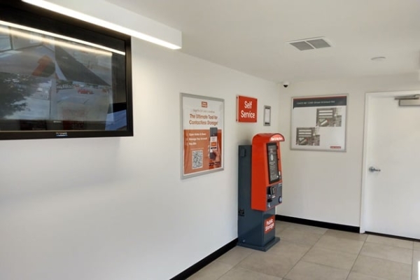 Facility photo: //images.sparefoot.com/medium/215958697e11addcbac.jpg