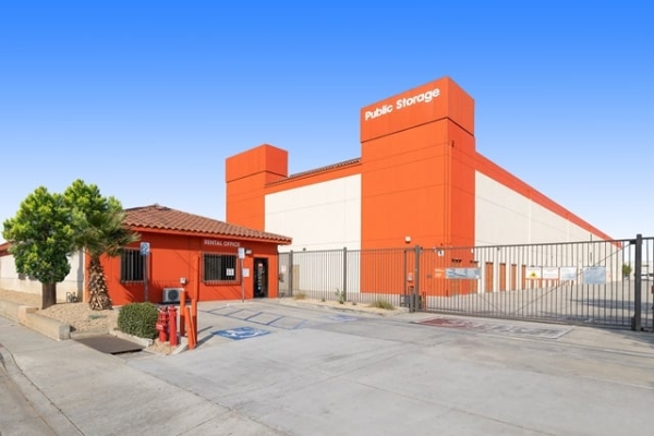 Facility photo: //images.sparefoot.com/medium/2159596884d48b12a05.jpg