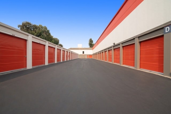 Facility photo: //images.sparefoot.com/medium/21596468e90b9e47e01.jpg