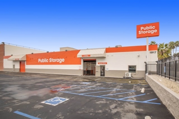 Facility photo: //images.sparefoot.com/medium/21597268838453853bb.jpg