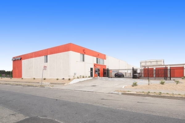 Facility photo: //images.sparefoot.com/medium/215973688e107737ef7.jpg