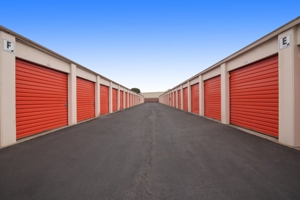Facility photo: //images.sparefoot.com/medium/2159736890b412f0b18.jpg