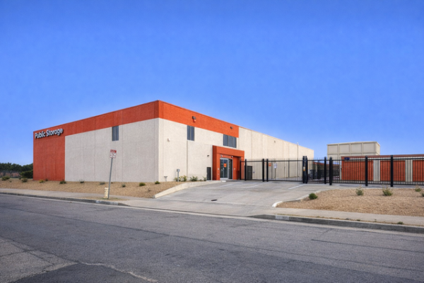 Facility photo: //images.sparefoot.com/medium/2159736a0c6a8754ad3.jpg