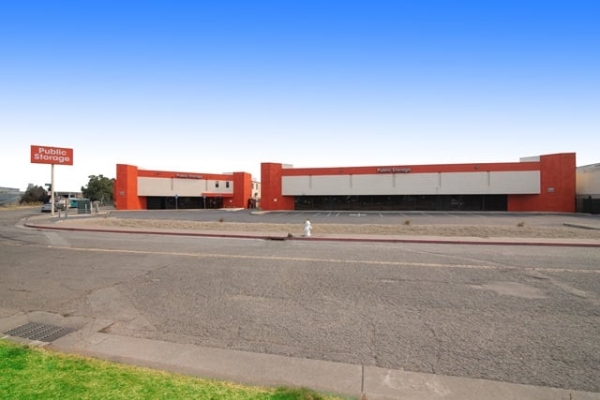 Facility photo: //images.sparefoot.com/medium/215976688e10c123330.jpg