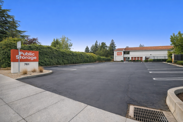 Facility photo: //images.sparefoot.com/medium/21597869f5fc742a15f.jpg