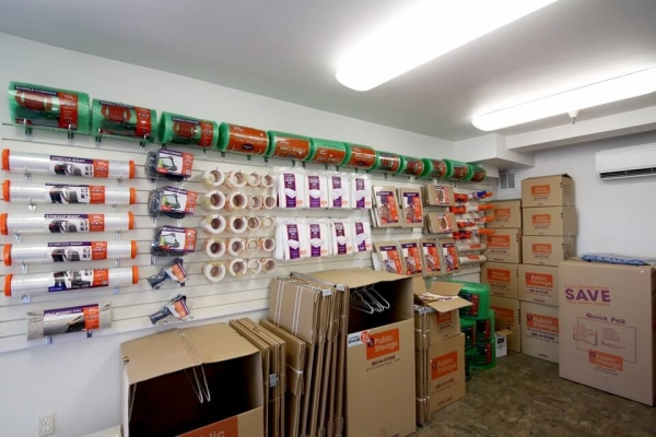 Facility photo: //images.sparefoot.com/medium/21597968025172d12b2.jpg