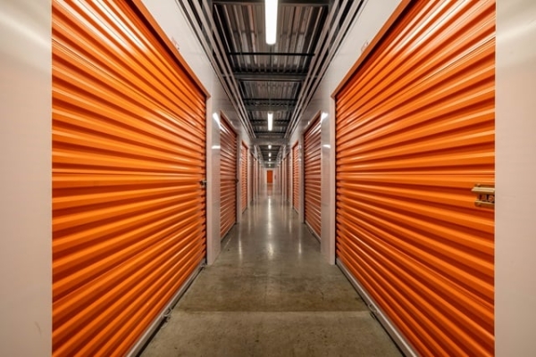 Facility photo: //images.sparefoot.com/medium/215980690b5d916e1b0.jpg