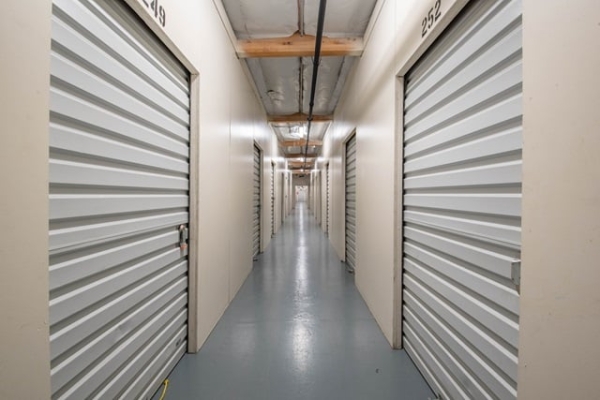 Facility photo: //images.sparefoot.com/medium/215981688f62927de16.jpg
