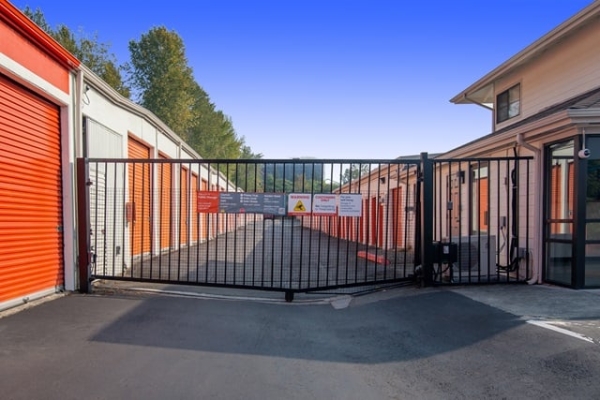 Facility photo: //images.sparefoot.com/medium/215982688383cfcfb76.jpg