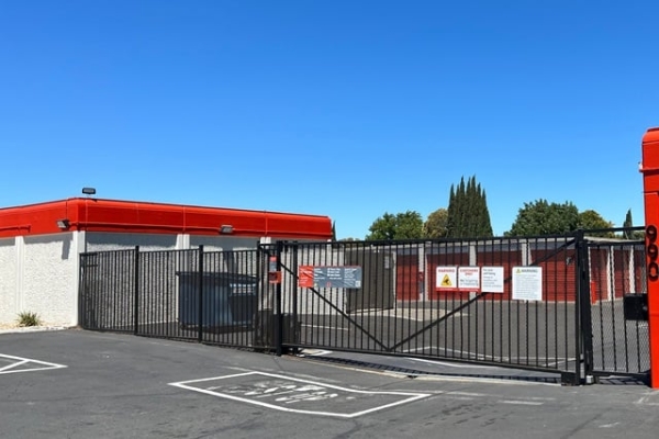 Facility photo: //images.sparefoot.com/medium/215984687657b4cc124.jpg