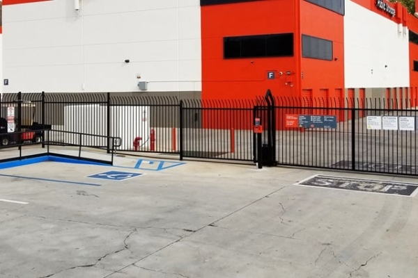 Facility photo: //images.sparefoot.com/medium/2159856890b3e370c40.jpg