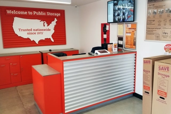 Storage Units at Public Storage - Calabasas - 23811 Ventura Blvd - 23811 Ventura Blvd