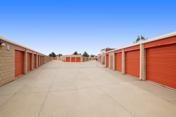 Facility photo: //images.sparefoot.com/medium/215986688e11088c99e.jpg