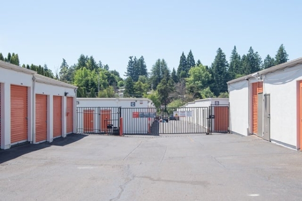 Facility photo: //images.sparefoot.com/medium/215989690e0067c8914.jpg