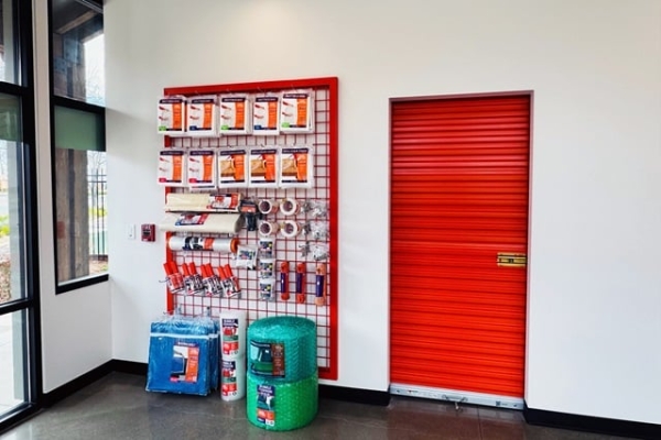 Facility photo: //images.sparefoot.com/medium/21599069f5fad85739d.jpg