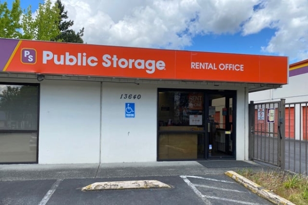 Facility photo: //images.sparefoot.com/medium/2159916878f8870c354.jpg