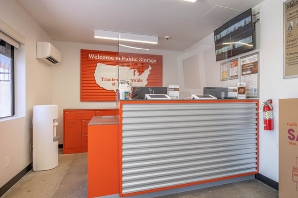 Facility photo: //images.sparefoot.com/medium/215992690f51429e606.jpg