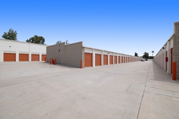 Facility photo: //images.sparefoot.com/medium/21599368a86e2ee806f.jpg