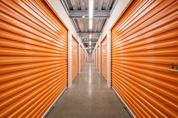 Facility photo: //images.sparefoot.com/medium/2159966890b3ddb7a96.jpg