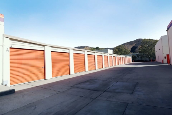 Facility photo: //images.sparefoot.com/medium/2159986890b351a127f.jpg