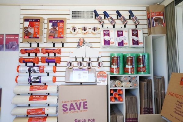 Facility photo: //images.sparefoot.com/medium/215998693ad497e1ca6.jpg