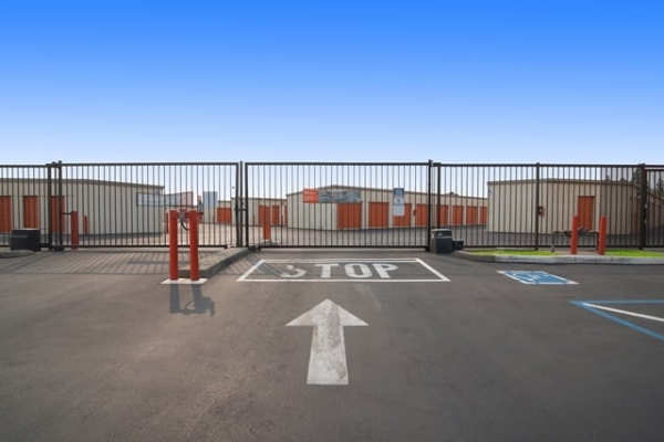 Facility photo: //images.sparefoot.com/medium/216001688cbe48a820c.jpg