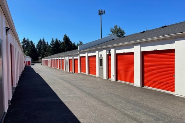 Facility photo: //images.sparefoot.com/medium/216002696110abb4761.jpg