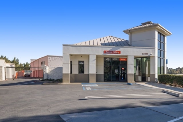Facility photo: //images.sparefoot.com/medium/21600368f247f45147c.jpg