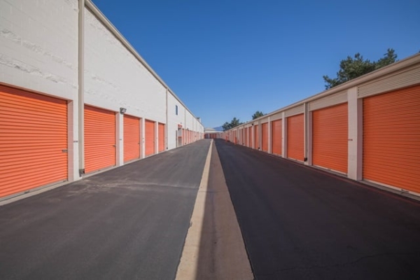 Facility photo: //images.sparefoot.com/medium/21600368f247f4e0fc8.jpg