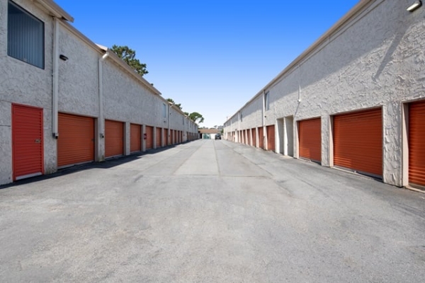 Facility photo: //images.sparefoot.com/medium/21600469f5fb28230a4.jpg