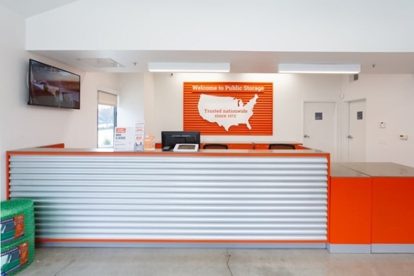 Facility photo: //images.sparefoot.com/medium/216009699b10b4948b7.jpg