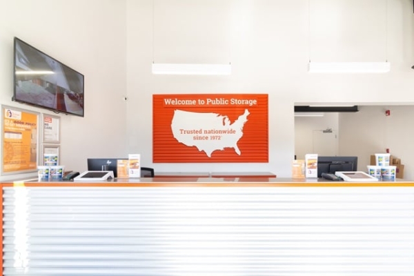 Facility photo: //images.sparefoot.com/medium/216010687f931e730f8.jpg