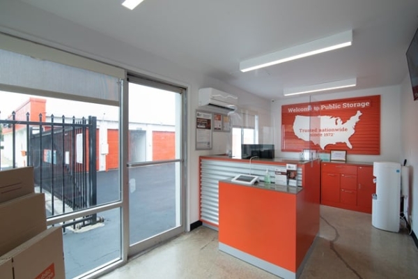 Facility photo: //images.sparefoot.com/medium/2160116890b38ee80b9.jpg