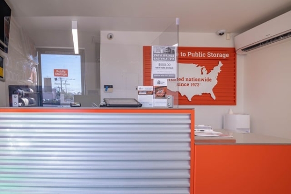 Facility photo: //images.sparefoot.com/medium/2160126890b424494c6.jpg