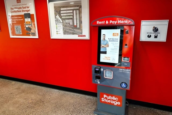 Facility photo: //images.sparefoot.com/medium/21601468e66653c66d1.jpg
