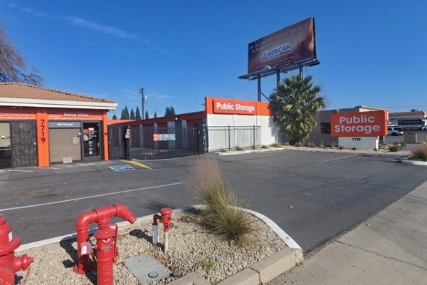 Facility photo: //images.sparefoot.com/medium/2160176953e188dce7b.jpg