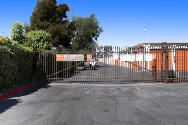 Facility photo: //images.sparefoot.com/medium/216018688cbe2195099.jpg