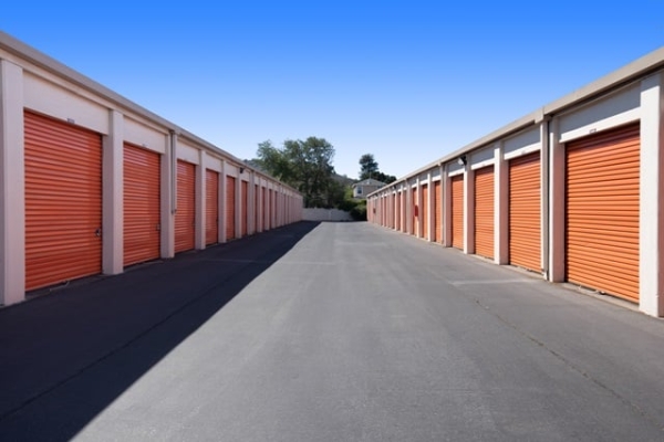Facility photo: //images.sparefoot.com/medium/216018688e105a71c64.jpg
