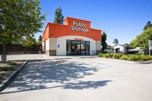 Facility photo: //images.sparefoot.com/medium/216018698de1493bab9.jpg