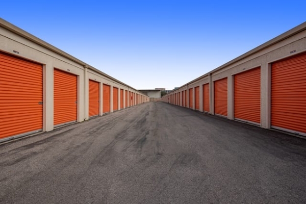 Facility photo: //images.sparefoot.com/medium/216025688e10bf227aa.jpg