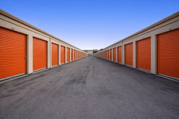 Facility photo: //images.sparefoot.com/medium/21602569f5fc3d82594.jpg