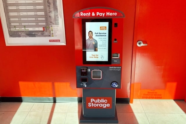 Facility photo: //images.sparefoot.com/medium/2160266999c28e2139b.jpg