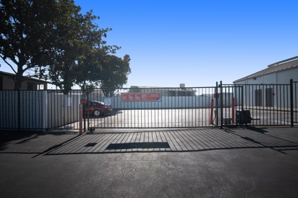 Facility photo: //images.sparefoot.com/medium/21602768b1a8f03dd03.jpg