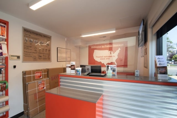 Facility photo: //images.sparefoot.com/medium/216027690a0bb0c9b4e.jpg