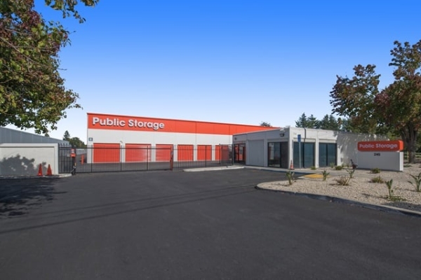 Facility photo: //images.sparefoot.com/medium/216028688e10ccc2421.jpg