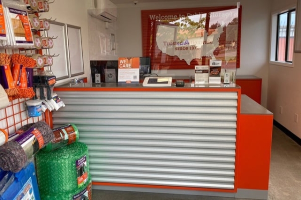 Facility photo: //images.sparefoot.com/medium/2160296936de6c5208e.jpg