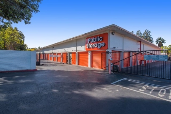 Facility photo: //images.sparefoot.com/medium/216032688e108024395.jpg