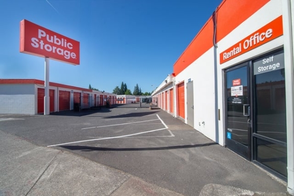 Storage Units at Public Storage - Hillsboro - 1203 SE Tualatin Valley Hwy - 1203 SE Tualatin Valley Hwy