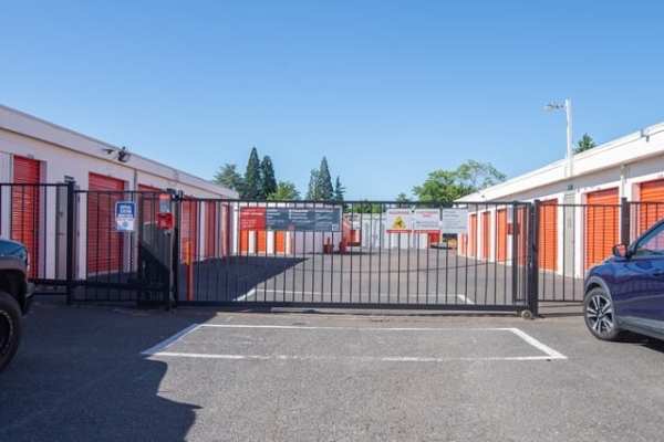 Storage Units at Public Storage - Hillsboro - 1203 SE Tualatin Valley Hwy - 1203 SE Tualatin Valley Hwy